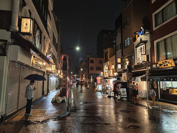 Denboin-dori backstreet at night