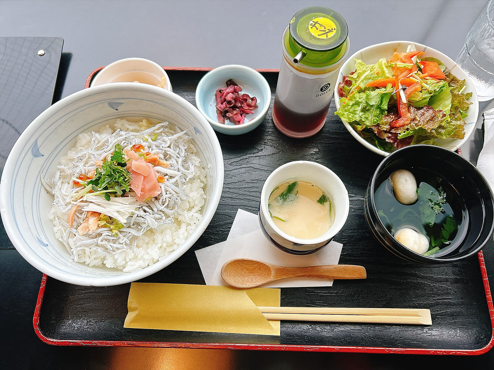 Kamakura lunch set with a shirasu rice bowl, salad, chawanmushi and soup