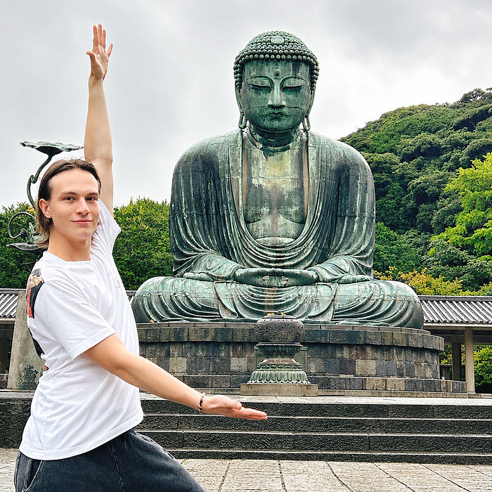 Raul in front of the Great Buddha in Kamakura
